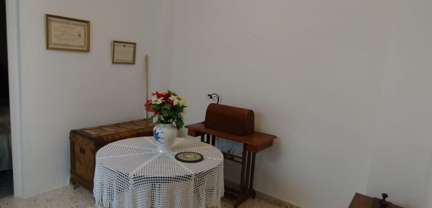 CASA EN VENTA EN CALLE DE LOS GUARNICIONEROS DE MORON DE LA FRONTERA.-