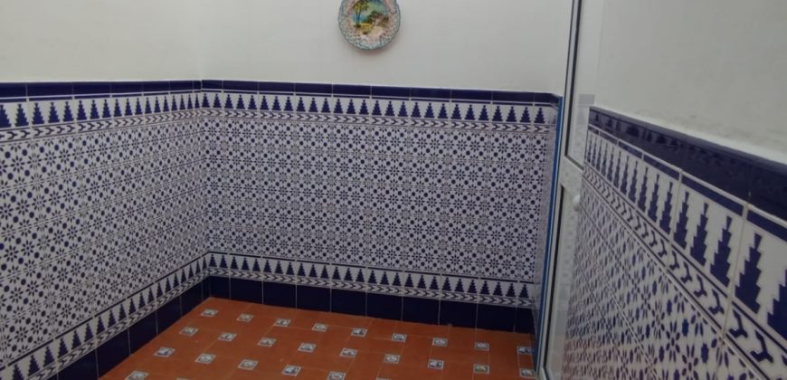 CASA EN VENTA EN CALLE DE LOS GUARNICIONEROS DE MORON DE LA FRONTERA.-