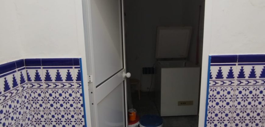 CASA EN VENTA EN CALLE DE LOS GUARNICIONEROS DE MORON DE LA FRONTERA.-