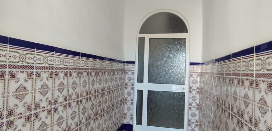 CASA EN VENTA EN CALLE DE LOS GUARNICIONEROS DE MORON DE LA FRONTERA.-