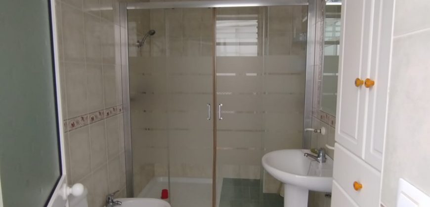 CASA EN VENTA EN CALLE DE LOS GUARNICIONEROS DE MORON DE LA FRONTERA.-