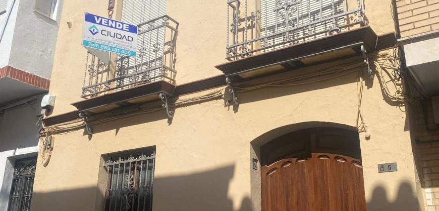 CASA EN CALLE JUAN DE PALMA.- ZONA LA CARRERA EN MORON DE LA FRA.