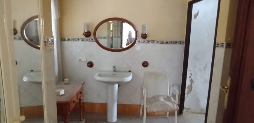 CASA PARA REFORMAR EN CALLE OSUNA DE MORON DE LA FRONTERA.-