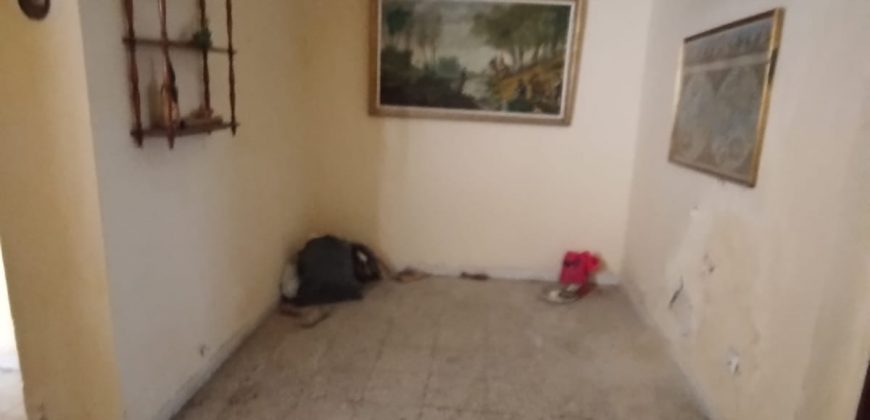 CASA PARA REFORMAR EN CALLE OSUNA DE MORON DE LA FRONTERA.-