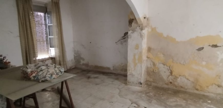 CASA PARA REFORMAR EN CALLE OSUNA DE MORON DE LA FRONTERA.-
