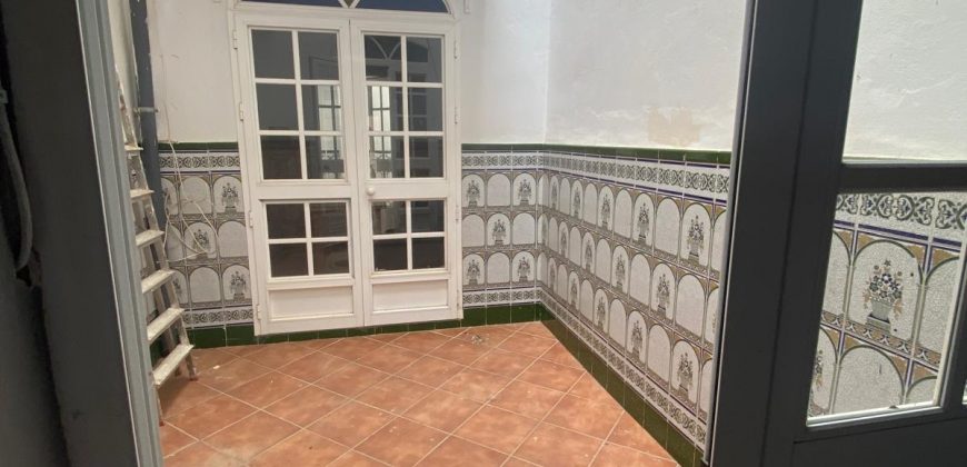 CASA EN CALLE JUAN DE PALMA.- ZONA LA CARRERA EN MORON DE LA FRA.