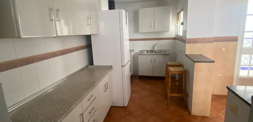 CASA EN CALLE JUAN DE PALMA.- ZONA LA CARRERA EN MORON DE LA FRA.