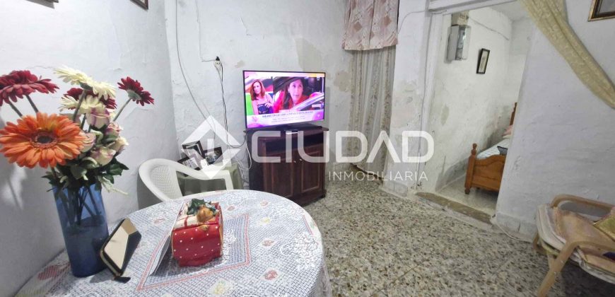 Casa – Solar en Av. Las Piletas (Urbano)
