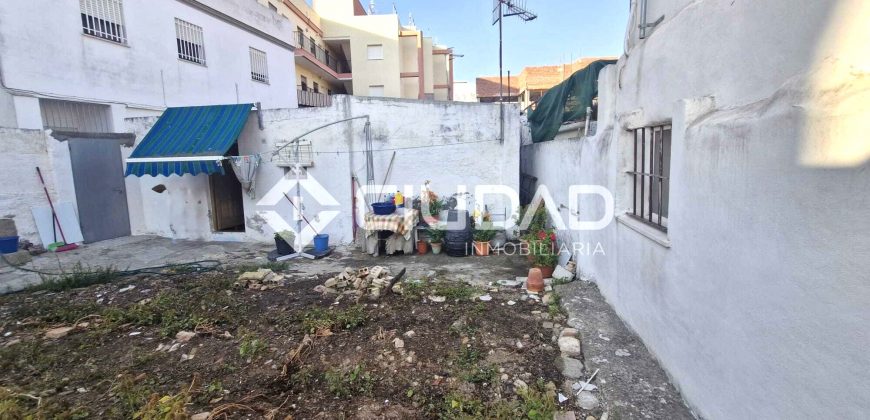 Casa – Solar en Av. Las Piletas (Urbano)