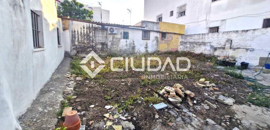 Casa – Solar en Av. Las Piletas (Urbano)