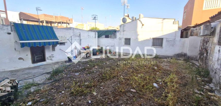 Casa – Solar en Av. Las Piletas (Urbano)