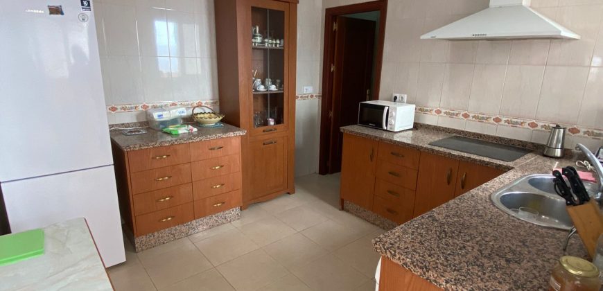 Amplia casa con cochera – Zona Puerta Sevilla de Morón de la Frontera.