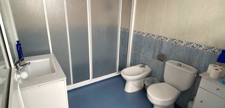 Amplia casa con cochera – Zona Puerta Sevilla de Morón de la Frontera.