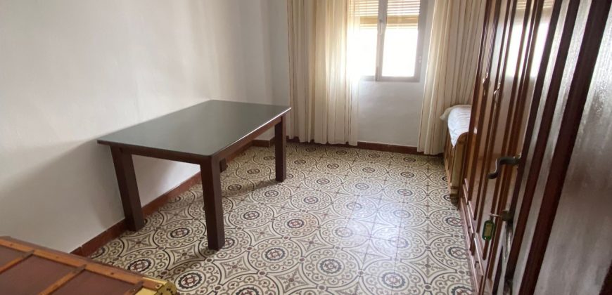 Amplia casa con cochera – Zona Puerta Sevilla de Morón de la Frontera.