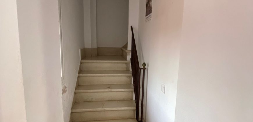 Amplia casa con cochera – Zona Puerta Sevilla de Morón de la Frontera.