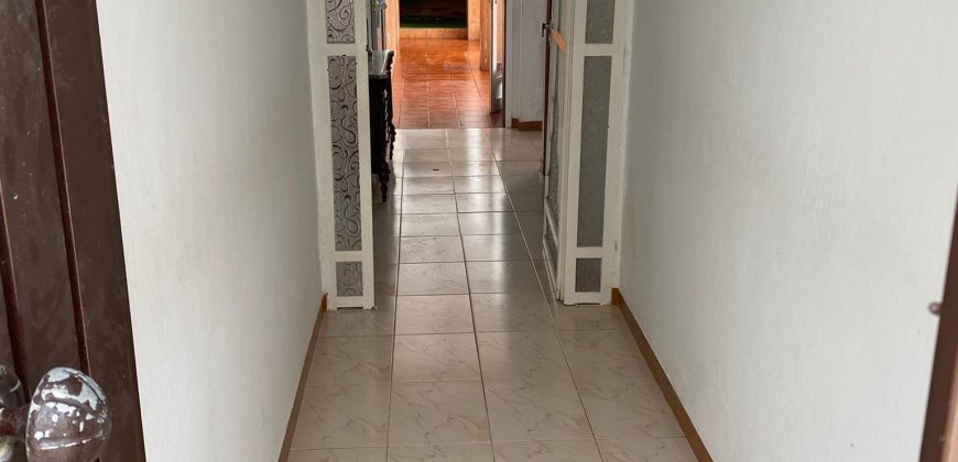Amplia casa con cochera – Zona Puerta Sevilla de Morón de la Frontera.