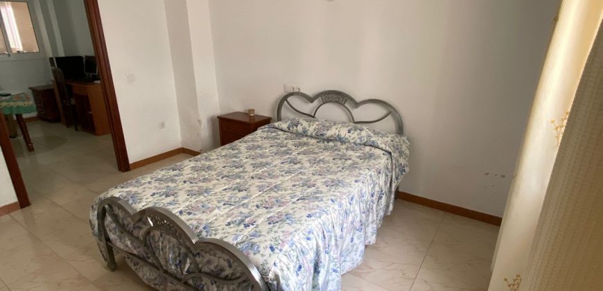 Amplia casa con cochera – Zona Puerta Sevilla de Morón de la Frontera.