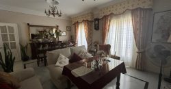 CASA CON COCHERA