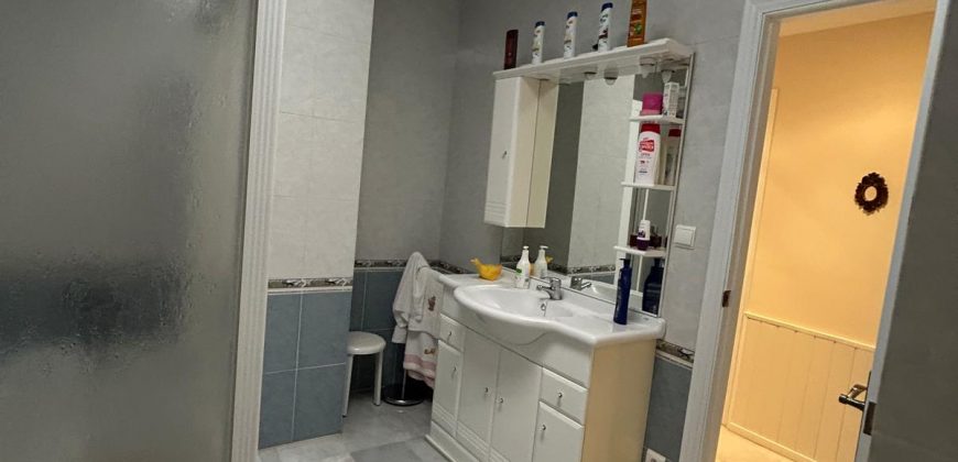 CASA CON COCHERA