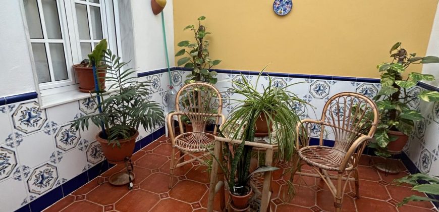 CASA CON COCHERA