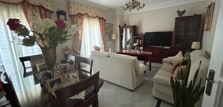 CASA CON COCHERA