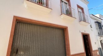 CASA CON COCHERA
