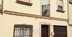Amplia casa con cochera – Zona Puerta Sevilla de Morón de la Frontera.