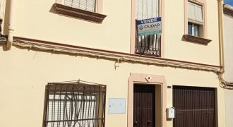 Amplia casa con cochera – Zona Puerta Sevilla de Morón de la Frontera.
