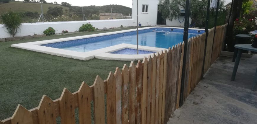 IMPRESIONANTE FINCA SITUADA EN EL POBLADO DE EL ALGARABEJO.- CTRA. MORON – PRUNA