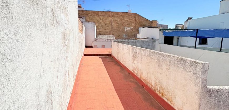 CASA PARA REFORMAR EN CALLE VEREDA ANCHA DE MORON DE LA FRA.