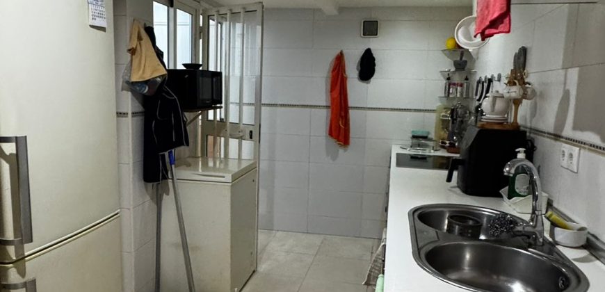 ENCANTADORA CASA UBICADA EN CALLE PUEBLA DE CAZALLA.- MORON DE LA FRA.
