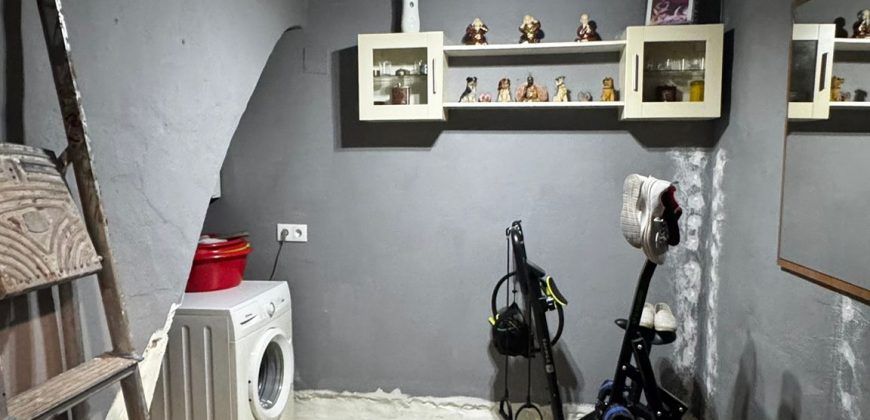 ENCANTADORA CASA UBICADA EN CALLE PUEBLA DE CAZALLA.- MORON DE LA FRA.