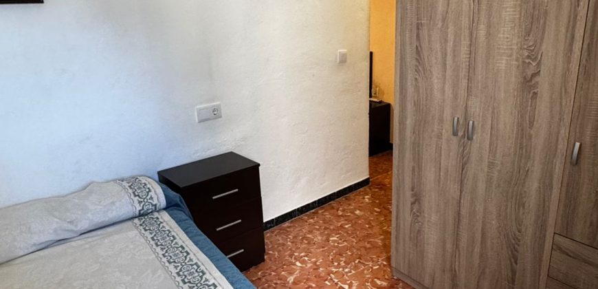 ENCANTADORA CASA UBICADA EN CALLE PUEBLA DE CAZALLA.- MORON DE LA FRA.