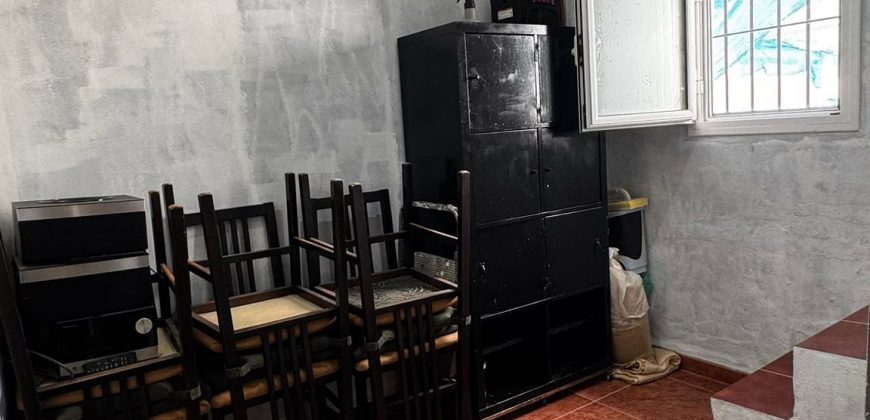 ENCANTADORA CASA UBICADA EN CALLE PUEBLA DE CAZALLA.- MORON DE LA FRA.