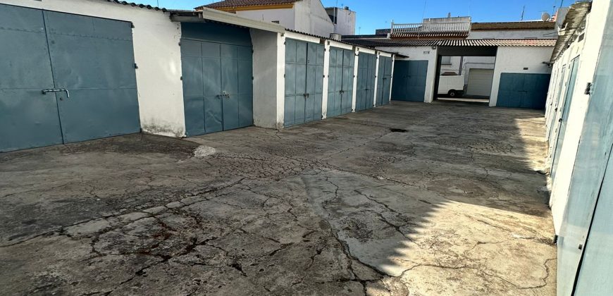 SOLAR CON COCHERAS