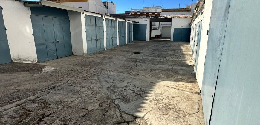 SOLAR CON COCHERAS