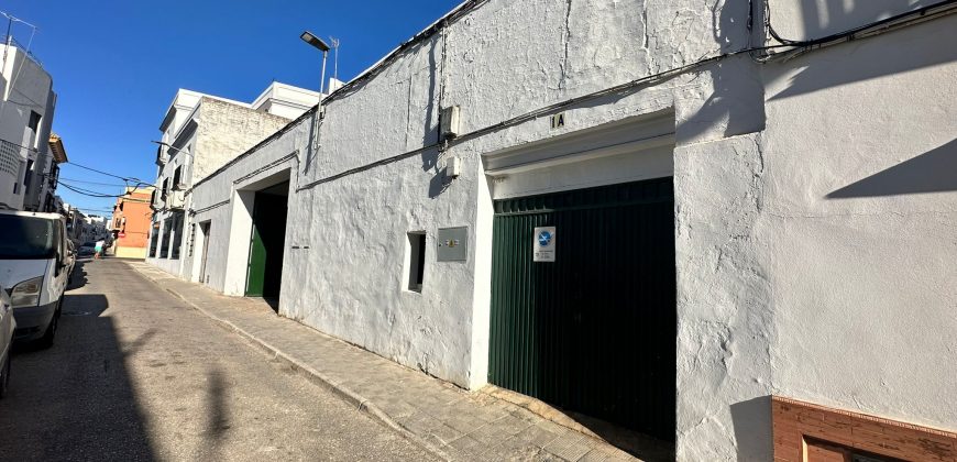 SOLAR CON COCHERAS