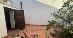 Estupenda Vivienda en Esquina con Gran Potencial – ¡Oportunidad de Reforma!