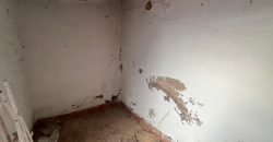 Estupenda Vivienda en Esquina con Gran Potencial – ¡Oportunidad de Reforma!