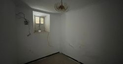 Estupenda Vivienda en Esquina con Gran Potencial – ¡Oportunidad de Reforma!