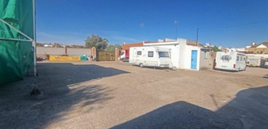 Gran terreno urbano en Casco Antiguo de Mairena del Aljarafe.