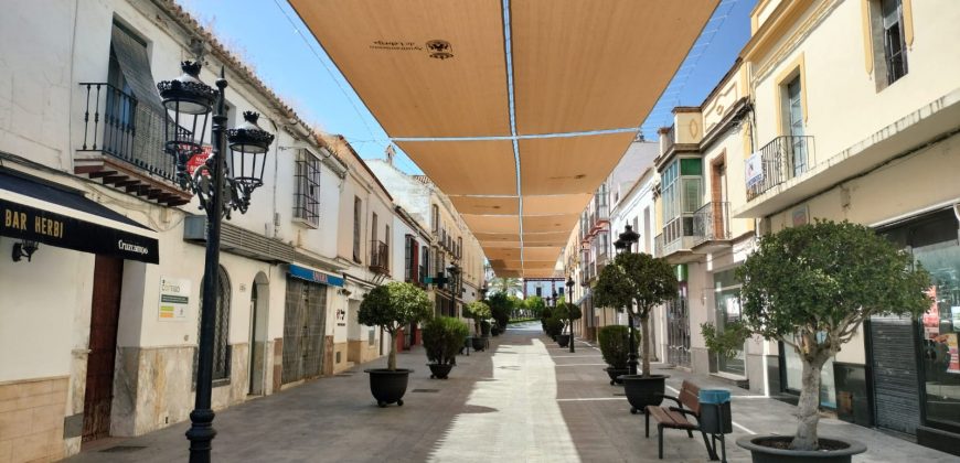 Piso en primera planta en Calle Arcos, pleno centro de Lebrija (Sevilla).