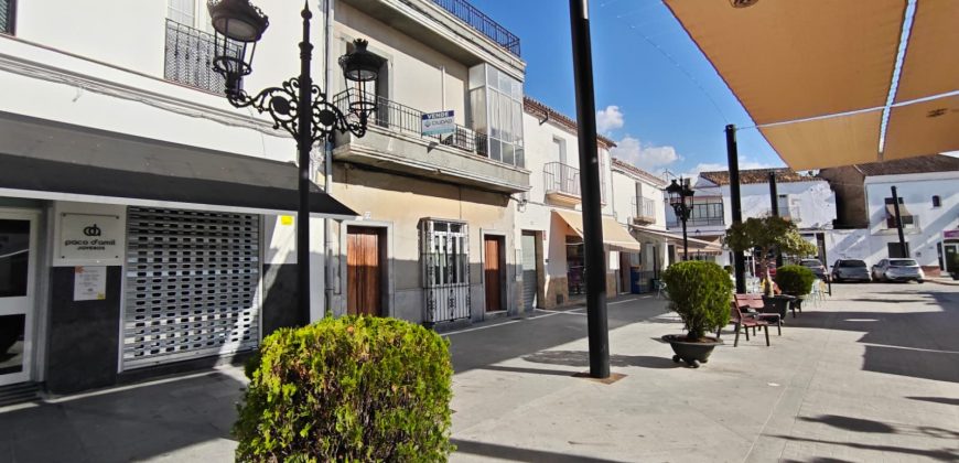 Piso en primera planta en Calle Arcos, pleno centro de Lebrija (Sevilla).