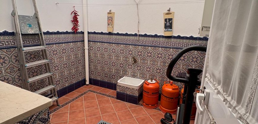 Espectacular Casa Familiar en San Francisco con Cochera.- Morón de la Frontera