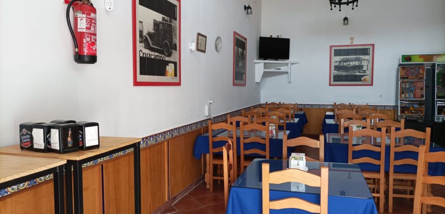 SE VENDE GRAN NAVE COMERCIAL ACONDICIONADA COMO RESTAURANTE EN POLÍGONO LOS LLANOS