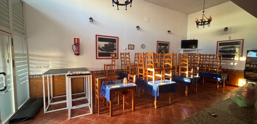 SE VENDE GRAN NAVE COMERCIAL ACONDICIONADA COMO RESTAURANTE EN POLÍGONO LOS LLANOS