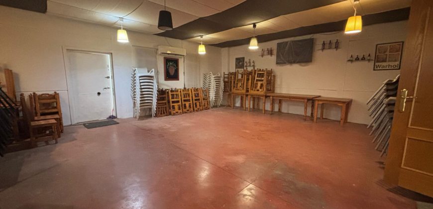 SE VENDE GRAN NAVE COMERCIAL ACONDICIONADA COMO RESTAURANTE EN POLÍGONO LOS LLANOS