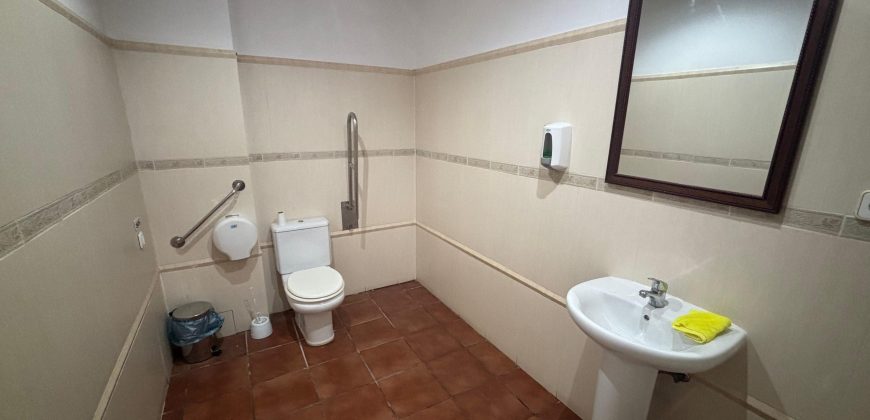 SE VENDE GRAN NAVE COMERCIAL ACONDICIONADA COMO RESTAURANTE EN POLÍGONO LOS LLANOS