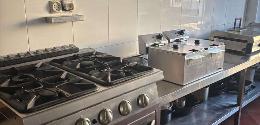 SE VENDE GRAN NAVE COMERCIAL ACONDICIONADA COMO RESTAURANTE EN POLÍGONO LOS LLANOS