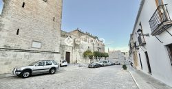 CASA CON SALIDA A 2 CALLES — OPORTUNIDAD DE INVERSIÓN EN EL CENTRO DE LEBRIJA